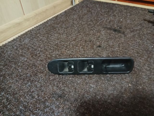 bontott PEUGEOT 307 Ablakemelő Kapcsoló Négyes / Kettes