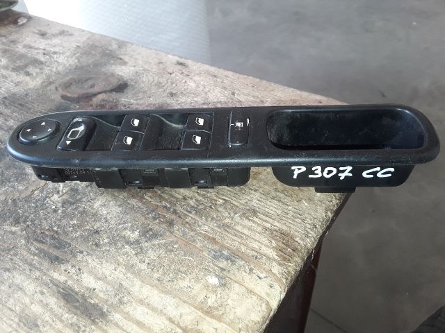 bontott PEUGEOT 307 Ablakemelő Kapcsoló Négyes / Kettes