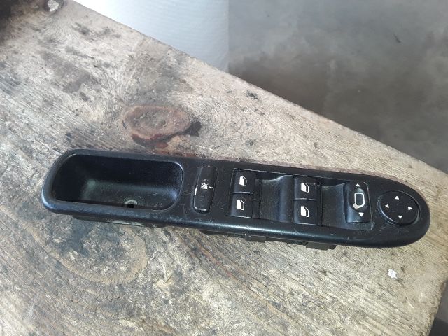 bontott PEUGEOT 307 Ablakemelő Kapcsoló Négyes / Kettes
