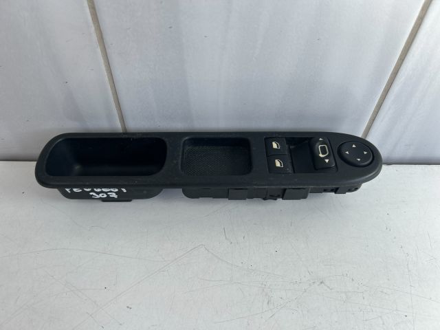 bontott PEUGEOT 307 Ablakemelő Kapcsoló Négyes / Kettes