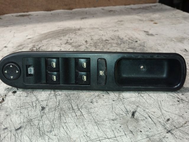 bontott PEUGEOT 307 Ablakemelő Kapcsoló Négyes / Kettes
