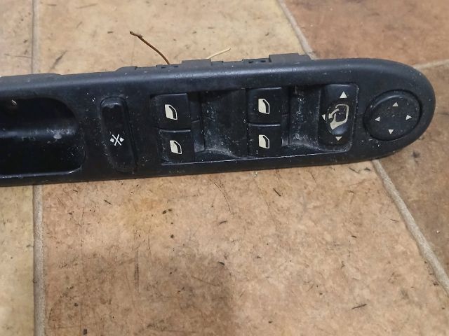 bontott PEUGEOT 307 Ablakemelő Kapcsoló Négyes / Kettes
