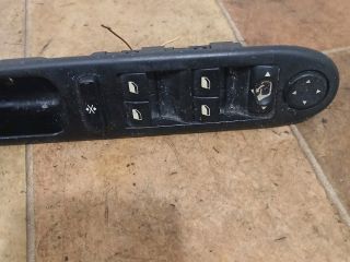bontott PEUGEOT 307 Ablakemelő Kapcsoló Négyes / Kettes