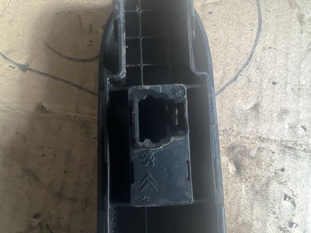 bontott PEUGEOT 307 Ablakemelő Kapcsoló (Pozíciófüggetlen)
