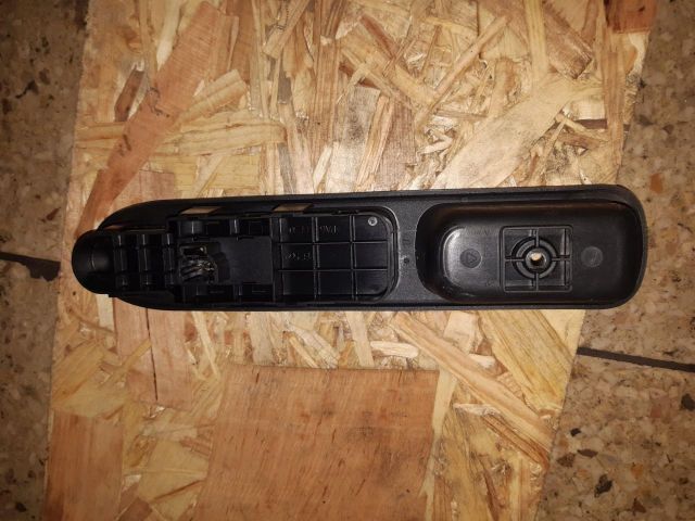 bontott PEUGEOT 307 Ablakemelő Kapcsoló (Pozíciófüggetlen)