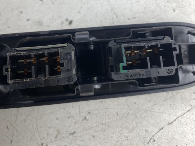 bontott PEUGEOT 307 Bal első Ablakemelő Kapcsoló