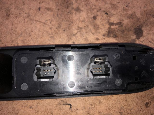 bontott PEUGEOT 307 Bal első Ablakemelő Kapcsoló