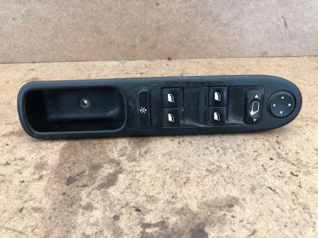 bontott PEUGEOT 307 Bal első Ablakemelő Kapcsoló
