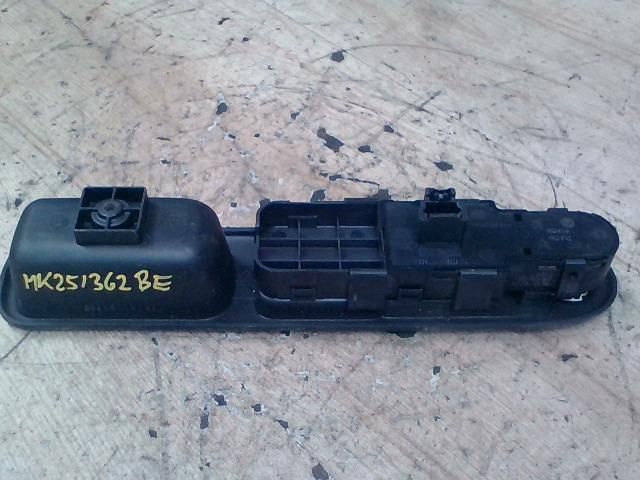 bontott PEUGEOT 307 Bal első Ablakemelő Kapcsoló