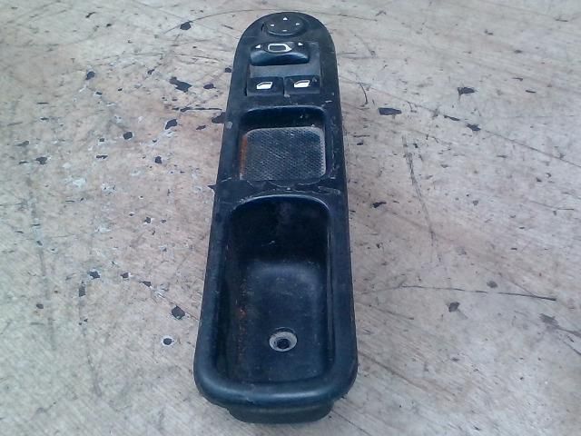 bontott PEUGEOT 307 Bal első Ablakemelő Kapcsoló