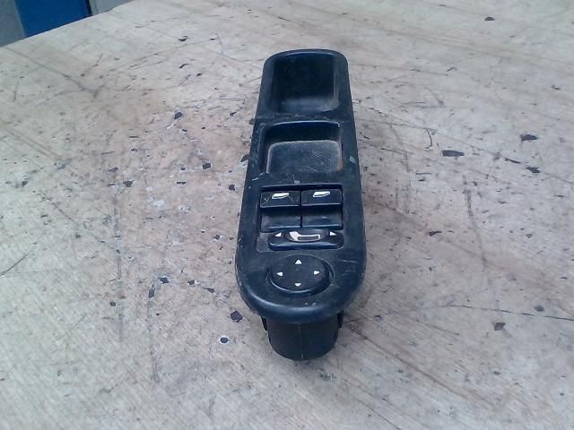bontott PEUGEOT 307 Bal első Ablakemelő Kapcsoló