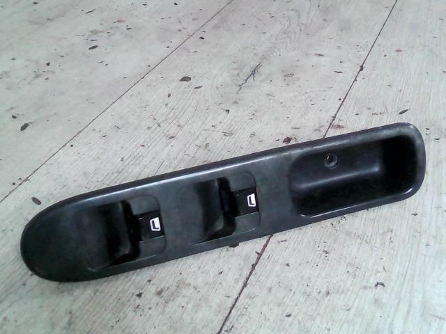 bontott PEUGEOT 307 Bal első Ablakemelő Kapcsoló