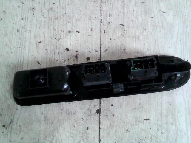 bontott PEUGEOT 307 Bal első Ablakemelő Kapcsoló