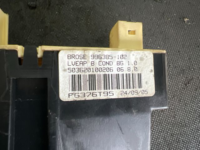 bontott PEUGEOT 307 Bal első Ablakemelő Motor