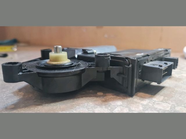 bontott PEUGEOT 307 Bal első Ablakemelő Motor