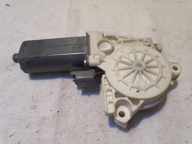 bontott PEUGEOT 307 Bal első Ablakemelő Motor