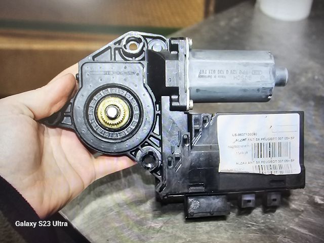 bontott PEUGEOT 307 Bal első Ablakemelő Motor