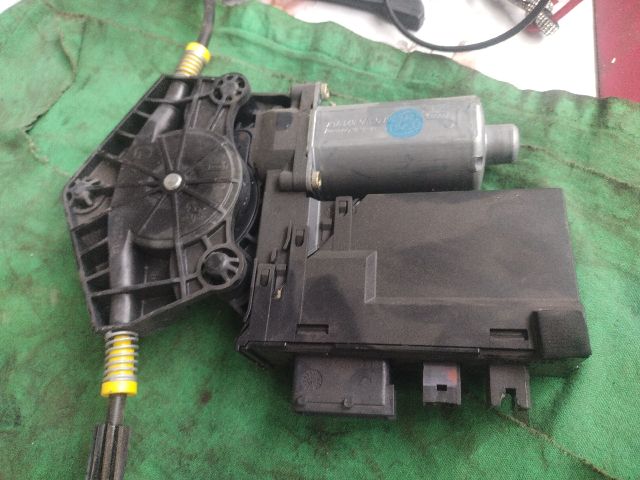 bontott PEUGEOT 307 Bal első Ablakemelő Szerkezet (Elektromos)