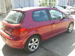 bontott PEUGEOT 307 Bal első Ajtó (Részeivel)