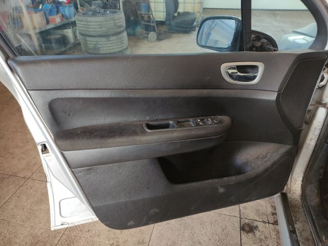 bontott PEUGEOT 307 Bal első Belső Küszöb Burkolat