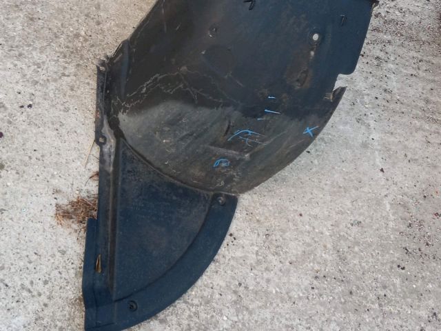 bontott PEUGEOT 307 Bal első Dobbetét (Kerékjárati, Műanyag)