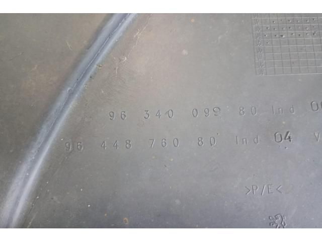 bontott PEUGEOT 307 Bal első Dobbetét (Kerékjárati, Műanyag)