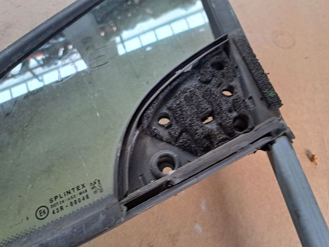 bontott PEUGEOT 307 Bal első Fixüveg (Ajtóban)