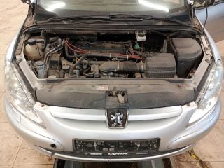 bontott PEUGEOT 307 Bal első Oldal Lökhárító Tartó (Műanyag)