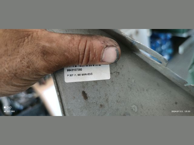 bontott PEUGEOT 307 Bal első Sárvédő