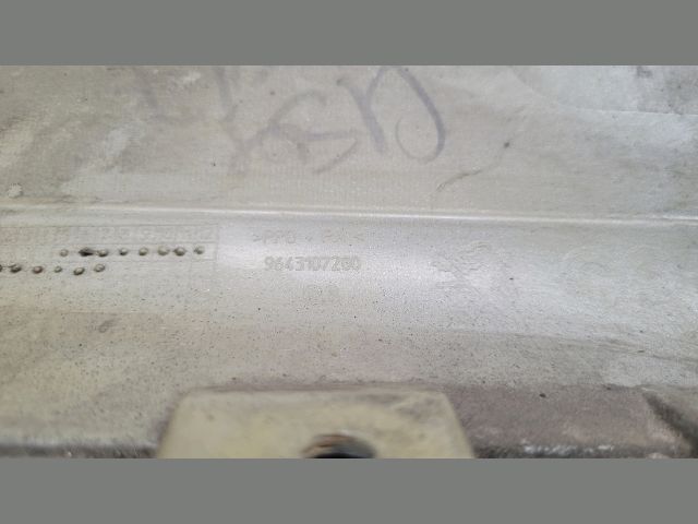 bontott PEUGEOT 307 Bal első Sárvédő