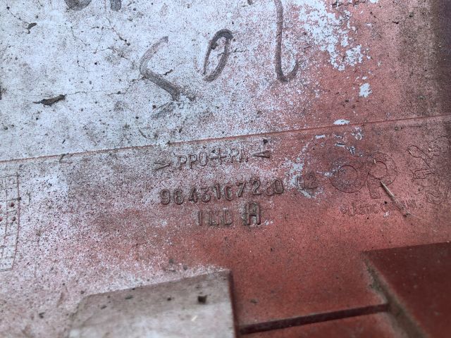 bontott PEUGEOT 307 Bal első Sárvédő