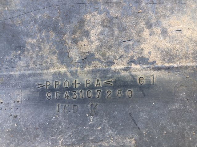 bontott PEUGEOT 307 Bal első Sárvédő