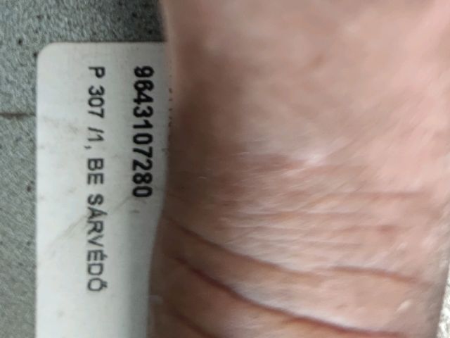 bontott PEUGEOT 307 Bal első Sárvédő