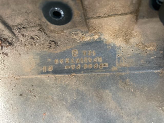 bontott PEUGEOT 307 Bal első Sárvédő