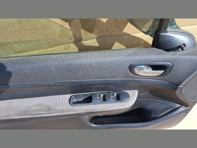 bontott PEUGEOT 307 Bal első Zárbetét