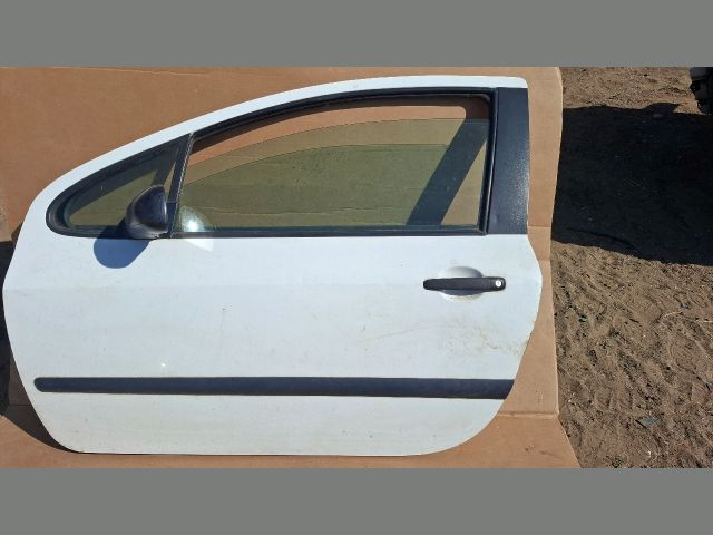 bontott PEUGEOT 307 Bal első Zárbetét