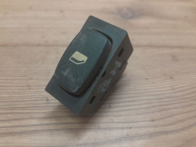 bontott PEUGEOT 307 Bal hátsó Ablakemelő Kapcsoló