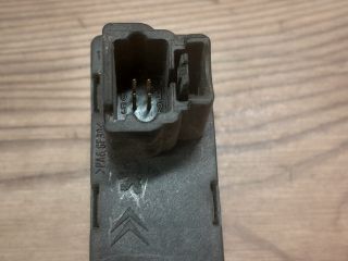 bontott PEUGEOT 307 Bal hátsó Ablakemelő Kapcsoló