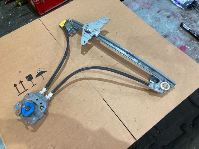 bontott PEUGEOT 307 Bal hátsó Ablakemelő Szerkezet (Mechanikus)