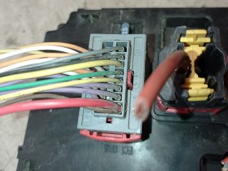 bontott PEUGEOT 307 Biztosítéktábla Csomagtér