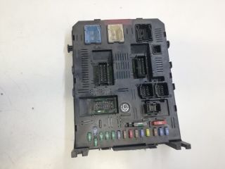 bontott PEUGEOT 307 Biztosítéktábla Csomagtér