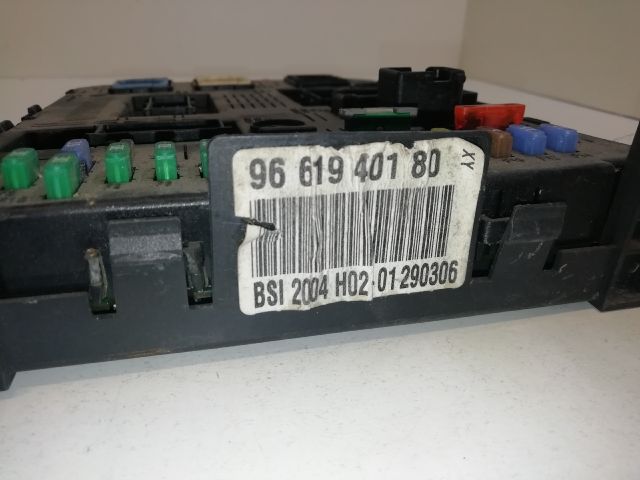 bontott PEUGEOT 307 Biztosítéktábla Csomagtér