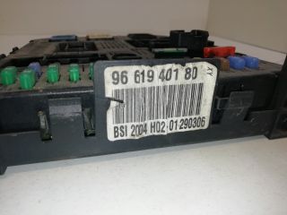 bontott PEUGEOT 307 Biztosítéktábla Csomagtér