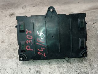 bontott PEUGEOT 307 Biztosítéktábla Csomagtér