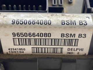 bontott PEUGEOT 307 Biztosítéktábla Doboz