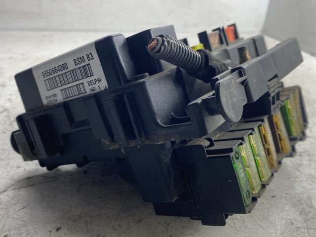 bontott PEUGEOT 307 Biztosítéktábla Doboz