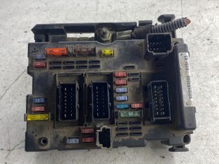 bontott PEUGEOT 307 Biztosítéktábla Doboz