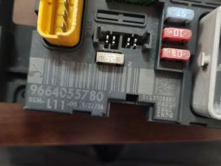 bontott PEUGEOT 307 Biztosítéktábla Doboz