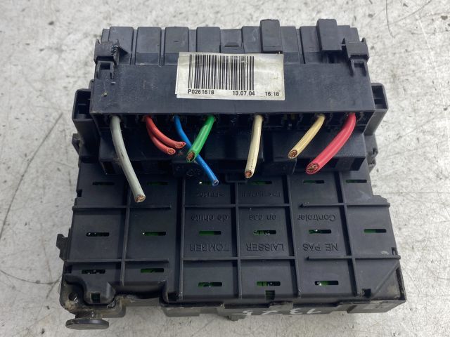 bontott PEUGEOT 307 Biztosítéktábla Doboz