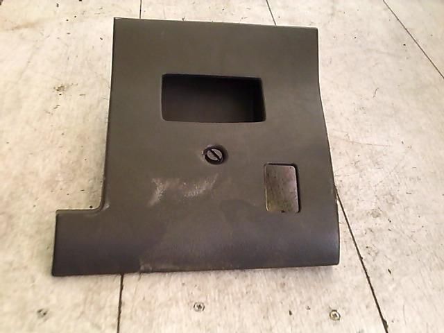 bontott PEUGEOT 307 Biztosítéktábla Fedél